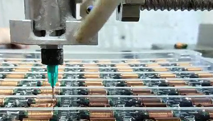 【橡膠型膠粘劑】應(yīng)用中出現(xiàn)氣泡的原因？如何去避免及解決？